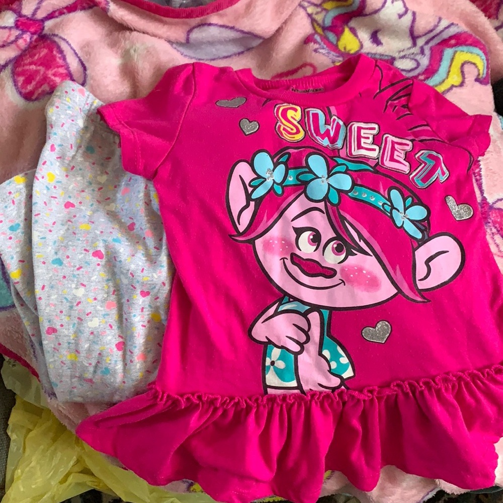 Dreamworks Trolls 2-Pc. Top/Leggings Set!